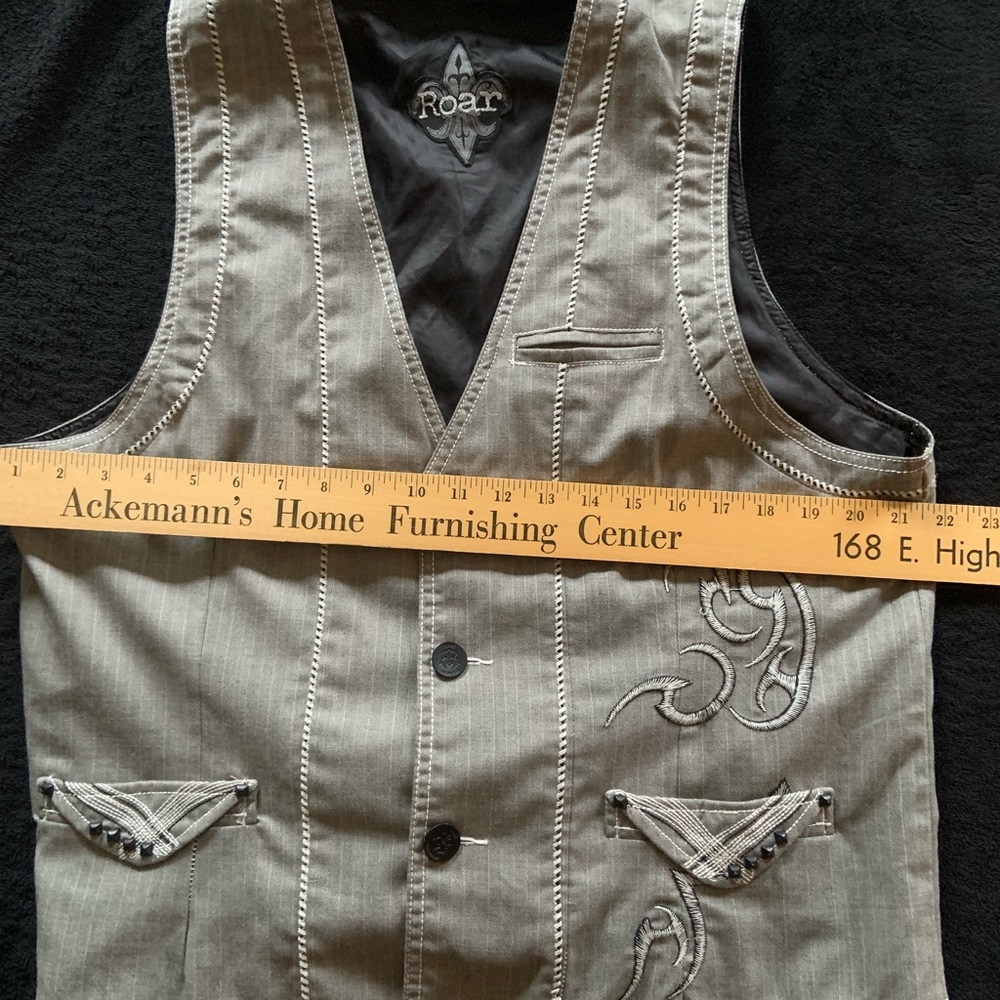 Roar Gray Men's Vest with Embroidered Details